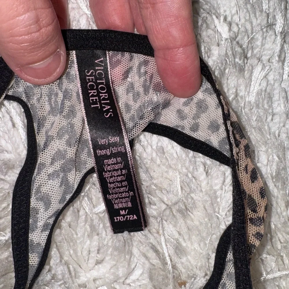 Victoria's Secret Animal Lace Embroidered Bra with matching Thong 36C/M - Picture 7 of 9